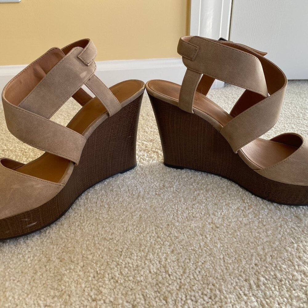 INDIGO RD. tan suede strappy platform sandals, 4" wedge, sz 10 - Picture 9 of 9
